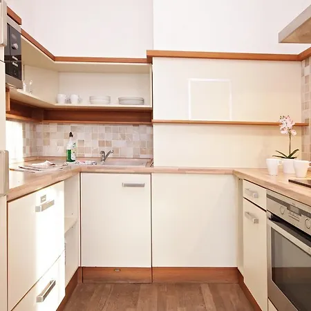 Theatre Apartment *